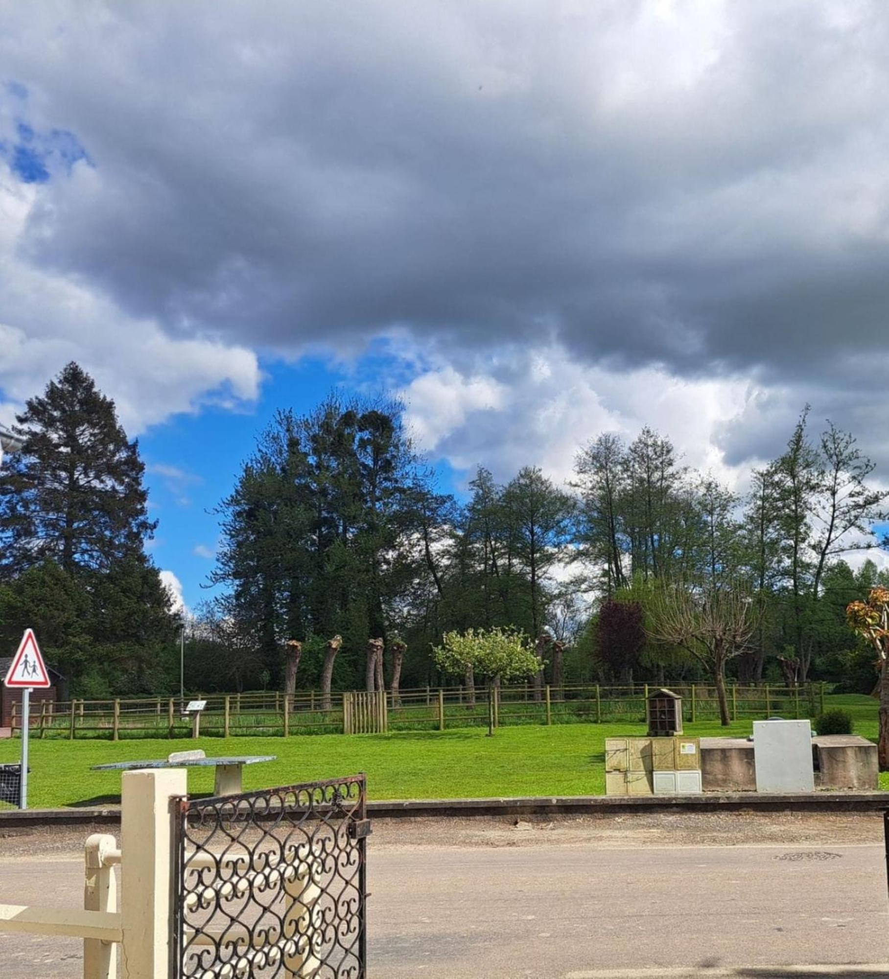 Au Clair Matin Sur L'Yeres Villa Sept-Meules Eksteriør billede